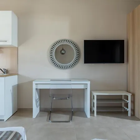 Sithonia Luxury 3 Beds Studio, Semi-ground Floor *