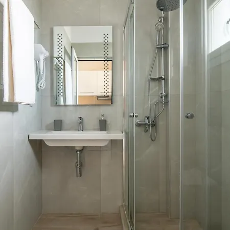 Sithonia Luxury 3 Beds Studio, Semi-ground Floor ニキティ