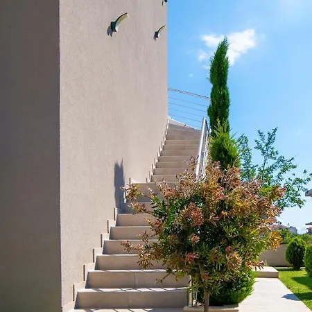 Sithonia Luxury 3 Beds Studio, Semi-ground Floor *