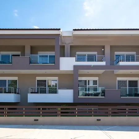 Sithonia Luxury 3 Beds Studio, Semi-ground Floor アパート