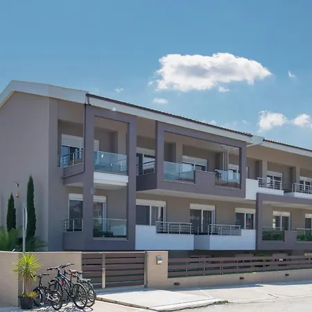 Sithonia Luxury 3 Beds Studio, Semi-ground Floor Apartment