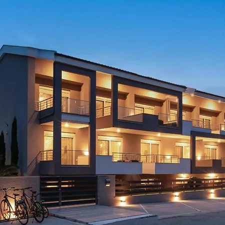 Sithonia Luxury 3 Beds Studio, Semi-ground Floor * ニキティ