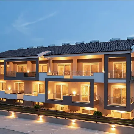 Sithonia Luxury 3 Beds Studio, Semi-ground Floor ニキティ