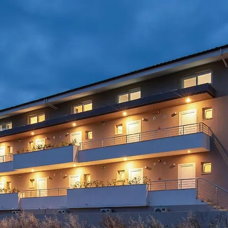 Sithonia Luxury 3 Beds Studio, Semi-ground Floor * Никити